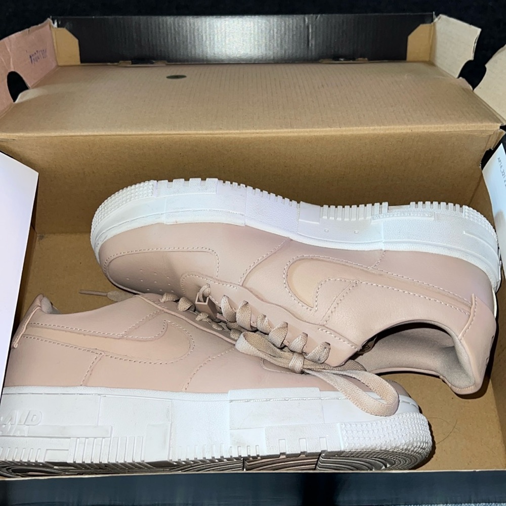 Women’s Nike AF1 Pixel size 7 women